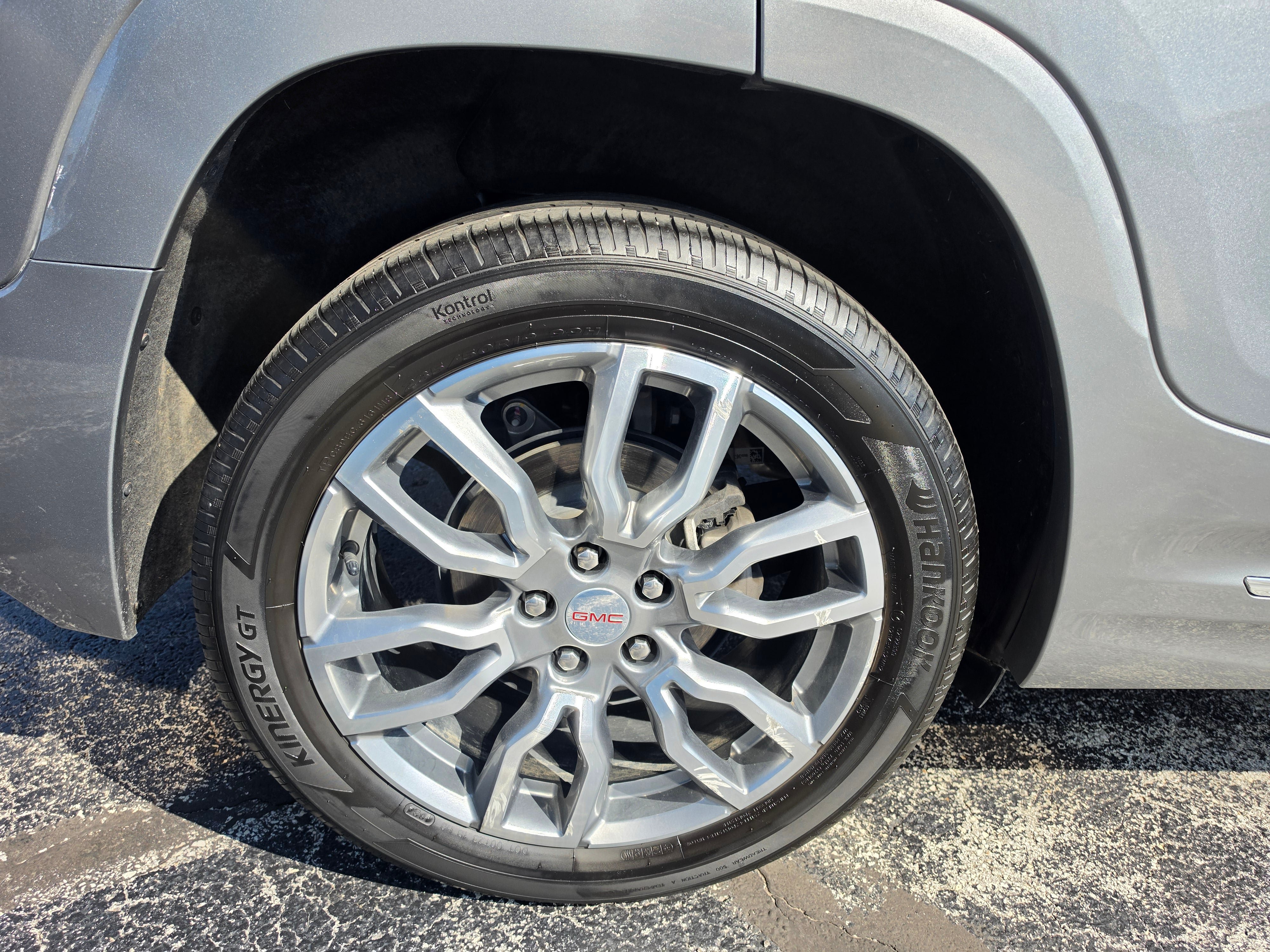 Used 2024 GMC Terrain Denali w/ Denali Premium Package AWD/4WD image 14