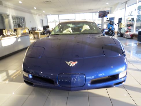 Used 2004 Chevrolet Corvette Convertible w/ Preferred Equipment Group RWD image 3