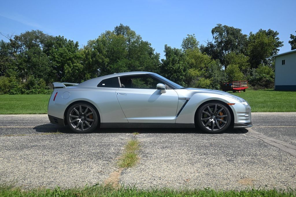 Used 2012 Nissan GT-R Premium AWD/4WD image 9