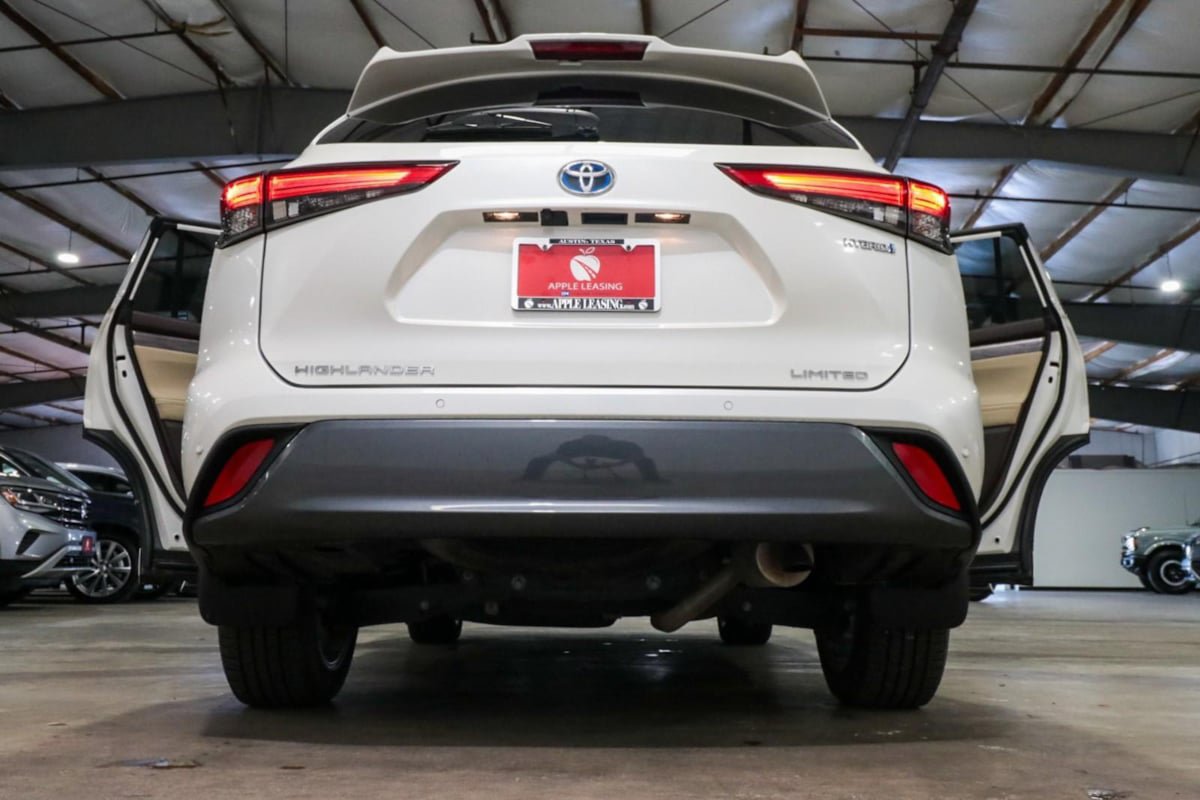 Used 2021 Toyota Highlander Limited FWD image 37