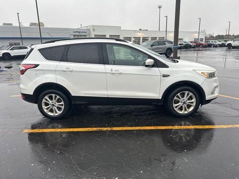 Used 2018 Ford Escape SE image 4