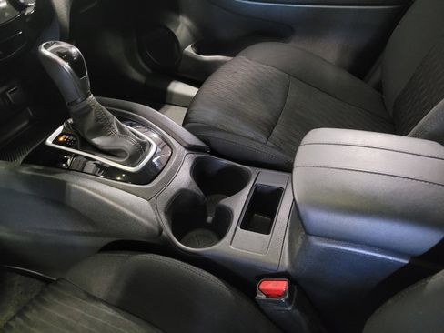 Used 2019 Nissan Rogue S FWD image 26