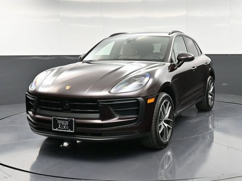 Certified 2025 Porsche Macan image 1