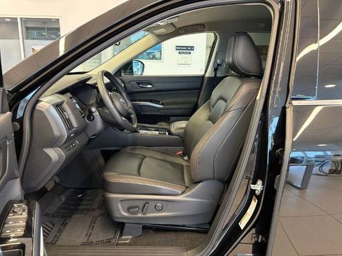 Certified 2024 Nissan Pathfinder SL w/ Cargo Package AWD/4WD image 16