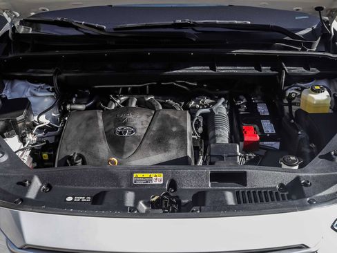 Used 2022 Toyota Highlander XLE image 28