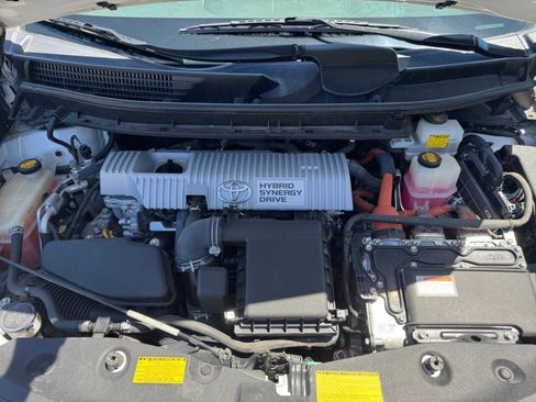 Used 2013 Toyota Prius V Two FWD image 19