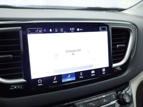 Certified 2023 Chrysler Pacifica Touring-L FWD image 38