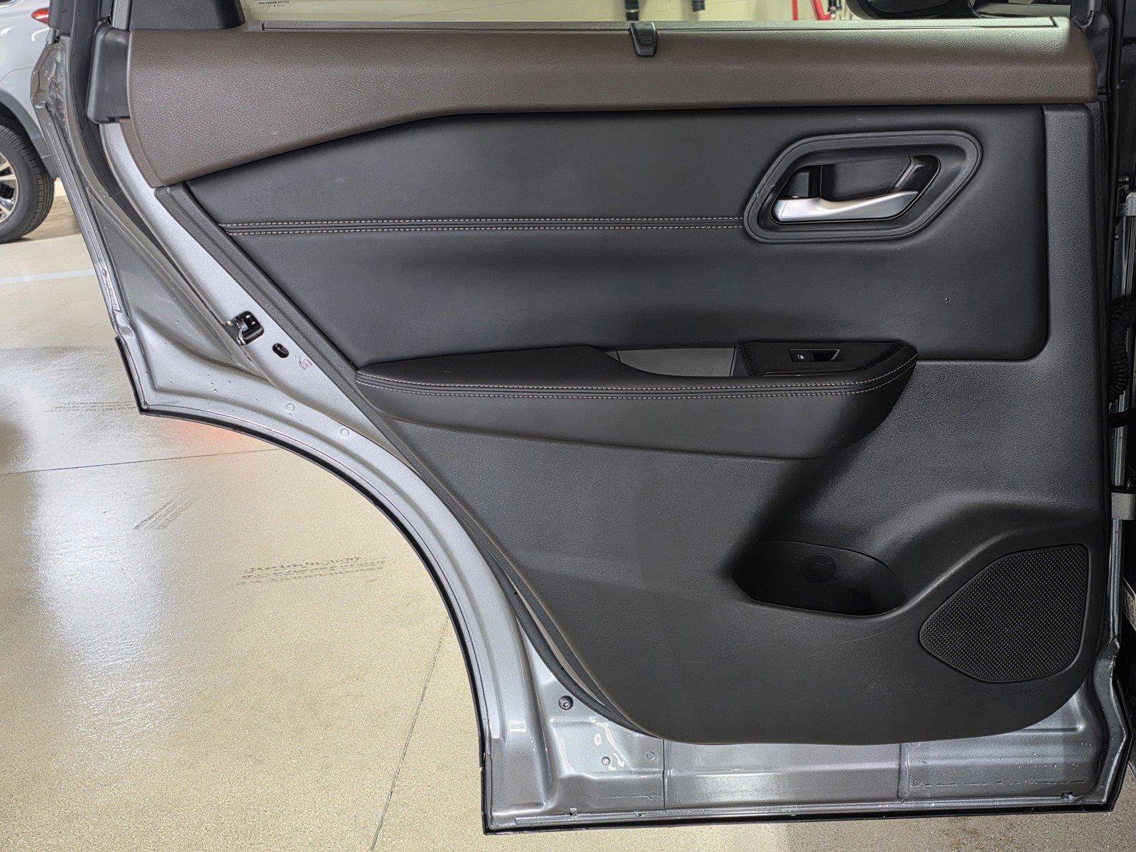 Used 2023 Nissan Rogue SV w/ SV Premium B Package AWD/4WD image 10