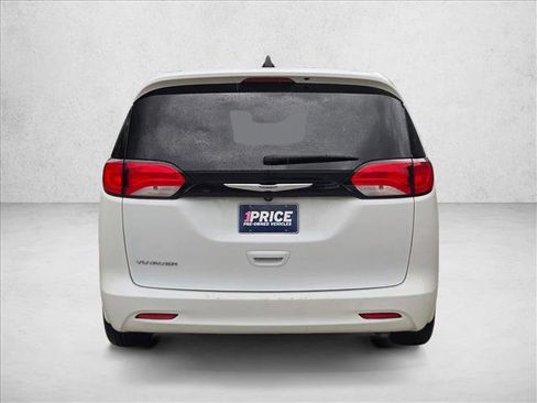 Used 2023 Chrysler Voyager LX FWD image 6