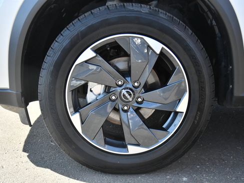 Used 2025 Nissan Rogue SV AWD/4WD image 12