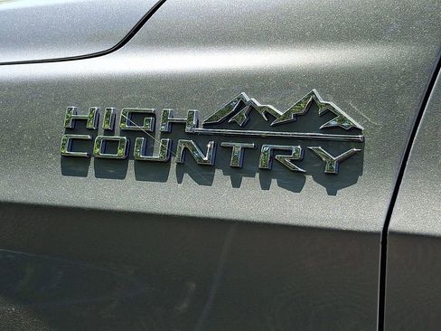 Used 2024 Chevrolet Tahoe High Country w/ Premium Package 2 AWD/4WD image 30