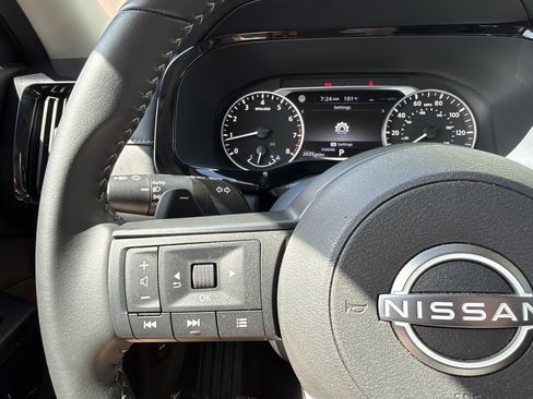 Used 2025 Nissan Pathfinder SV FWD image 26
