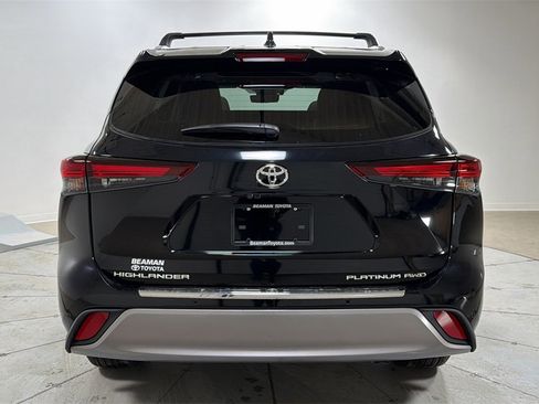 New 2026 Toyota Highlander Platinum image 4