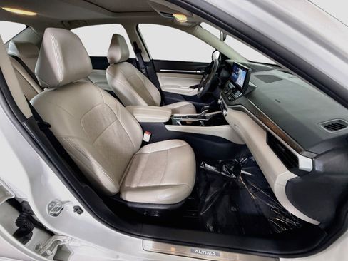 Used 2024 Nissan Altima 2.5 SL FWD image 29