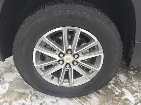 Used 2023 Chevrolet Traverse LT image 11