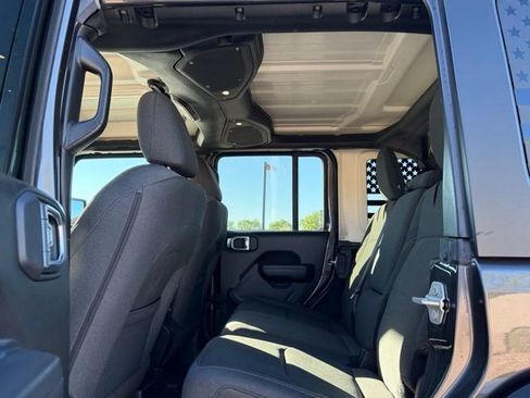 Used 2024 Jeep Wrangler Unlimited image 10