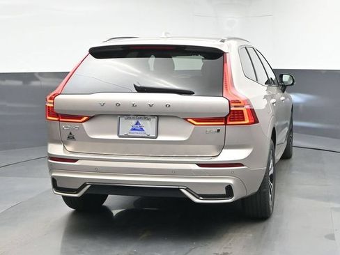 Used 2024 Volvo XC60 B5 Core w/ Protection Package Premier AWD/4WD image 8