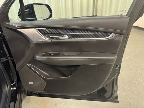 Used 2025 Cadillac XT6 Premium Luxury image 32