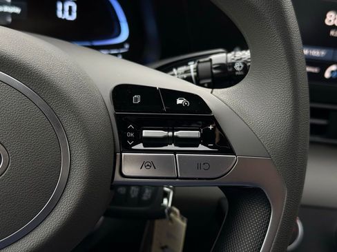 Used 2024 Hyundai Elantra SE image 21