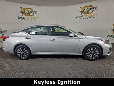 Used 2023 Nissan Altima 2.5 SV w/ SV Premium Package AWD/4WD image 11