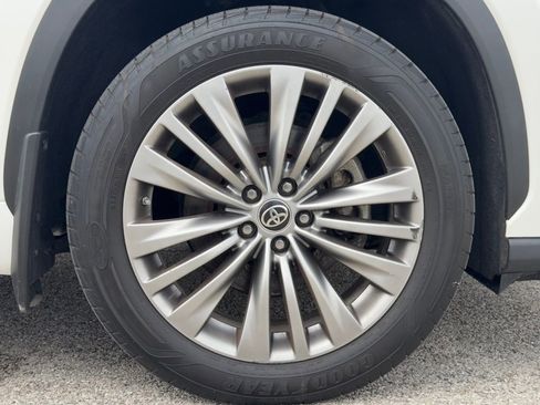 Used 2021 Toyota Highlander Platinum AWD/4WD image 41