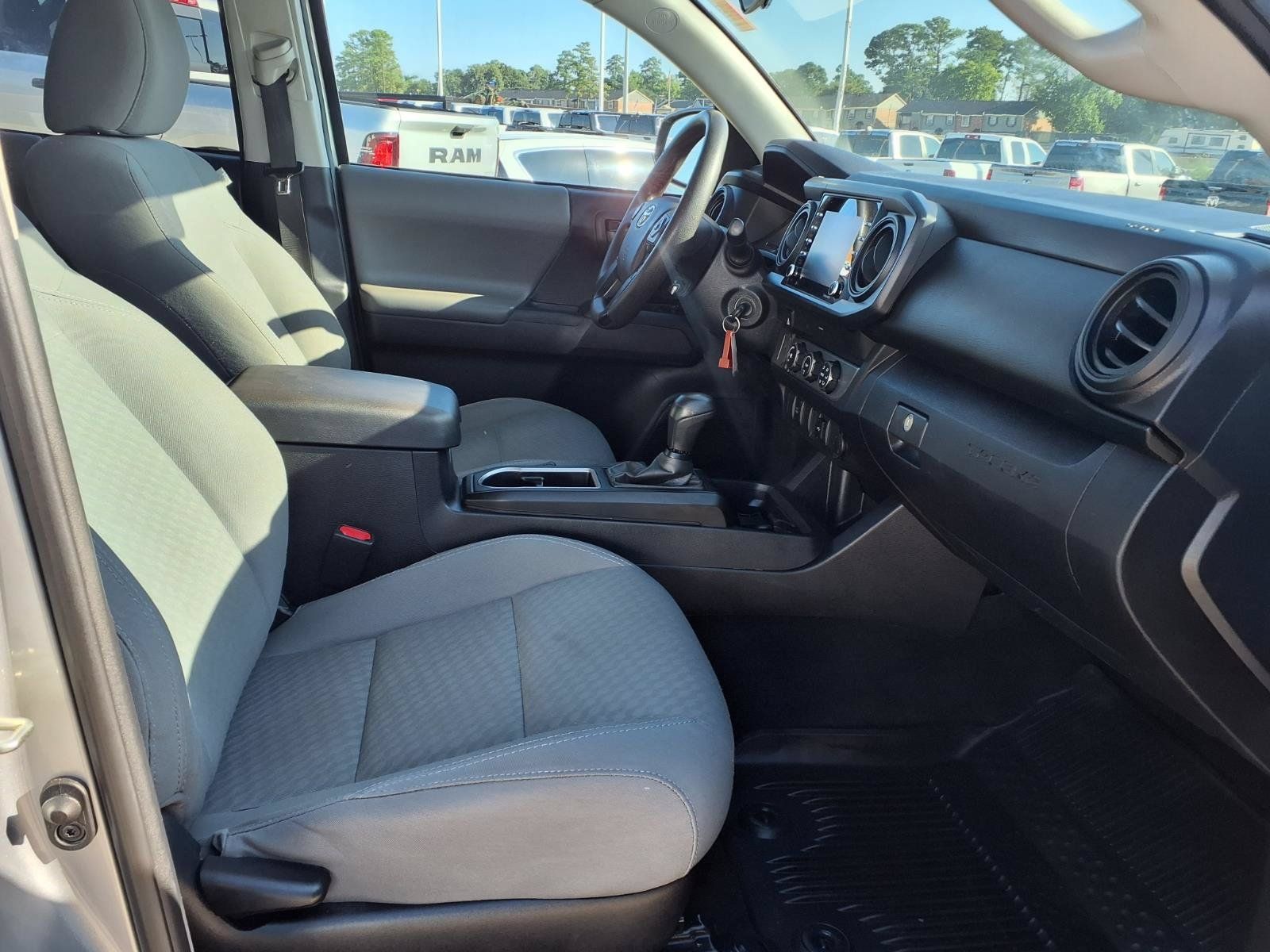 Used 2020 Toyota Tacoma SR w/ SR Convenience Package RWD image 17