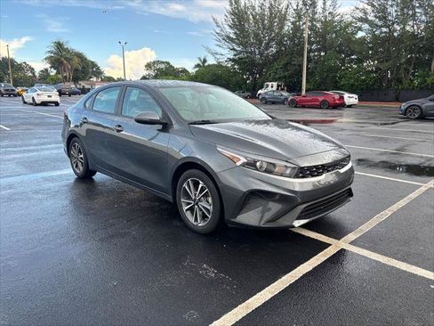 Used 2023 Kia Forte LXS w/ LXS Technology Package FWD image 6