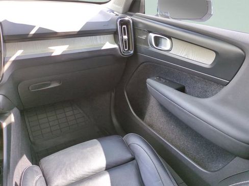 Used 2023 Volvo XC40 B5 Plus w/ Protection Package Premier image 12