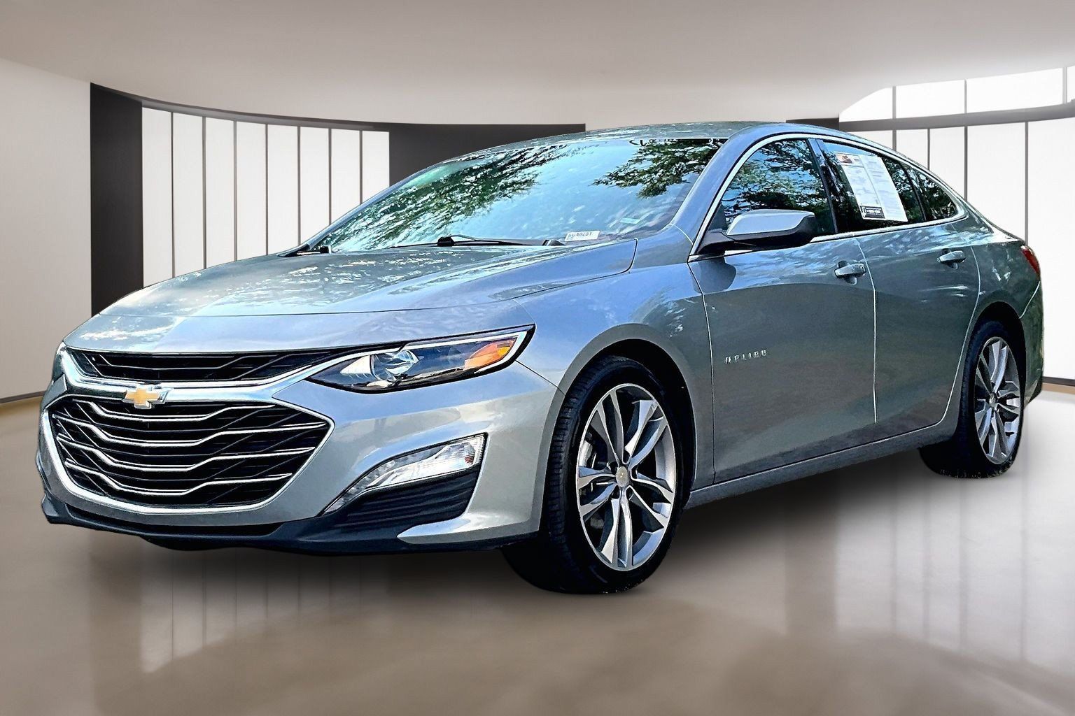 Used 2025 Chevrolet Malibu LT FWD image 3
