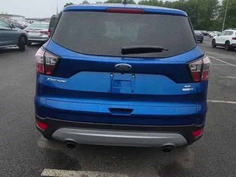 Used 2017 Ford Escape SE w/ SE Cold Weather Package AWD/4WD image 2