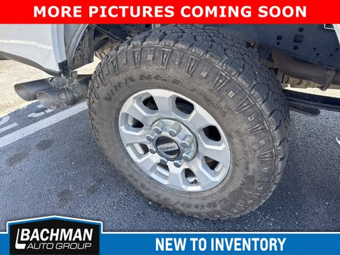 Used 2024 Ford F250 XLT w/ FX4 Off-Road Package AWD/4WD image 3