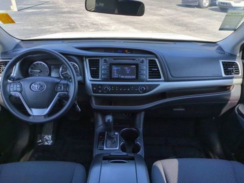 Used 2016 Toyota Highlander LE FWD image 16