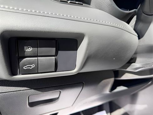 Used 2021 Toyota Highlander XSE FWD image 25