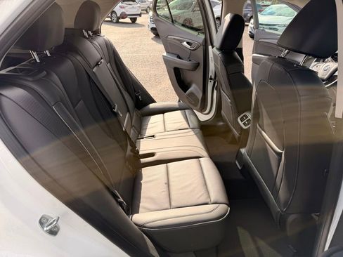 Used 2023 Buick Envision Essence image 29