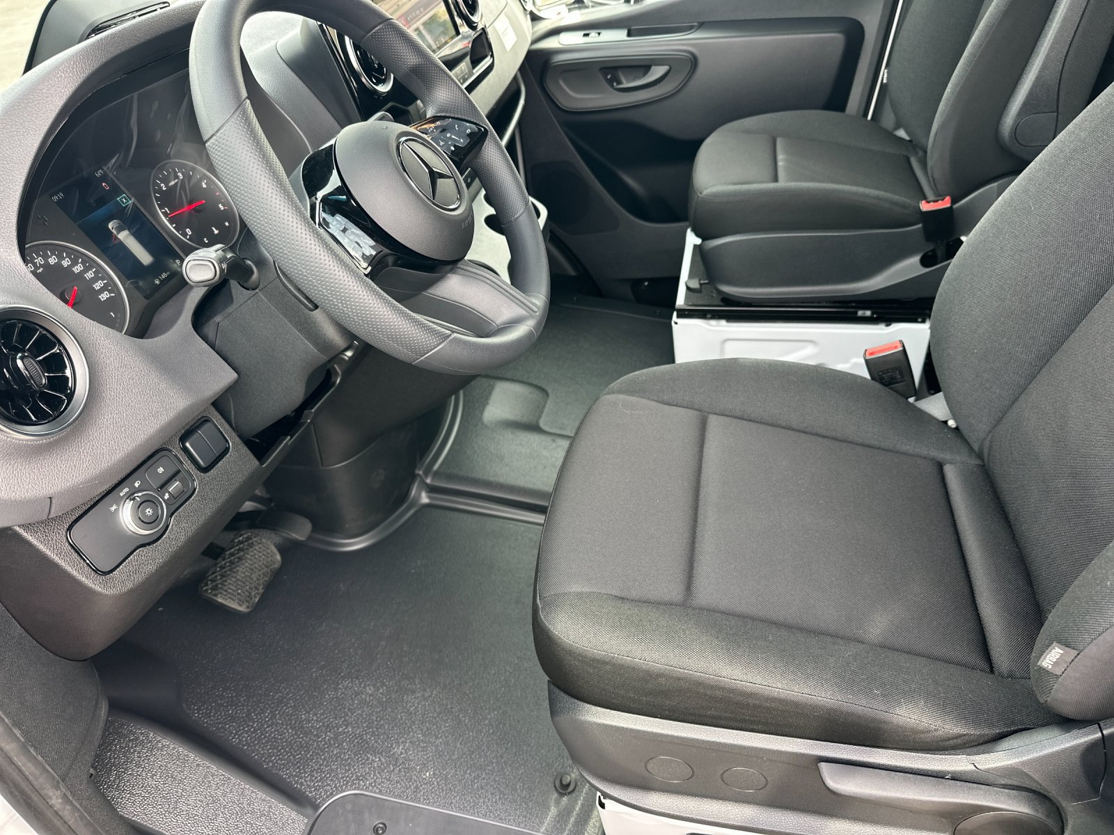 Used 2026 Mercedes-Benz Sprinter 2500 image 10