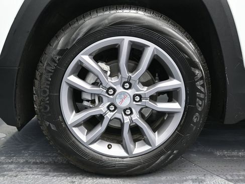 Used 2024 GMC Terrain SLT image 9