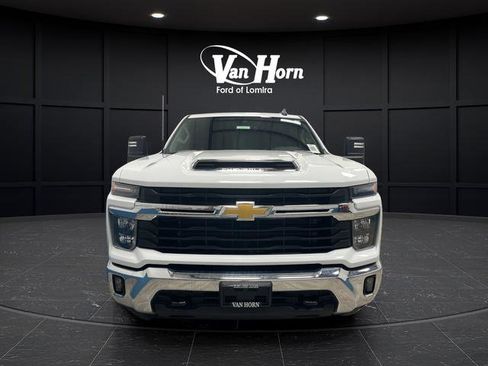 Used 2025 Chevrolet Silverado 2500 LT w/ Convenience Package AWD/4WD image 2