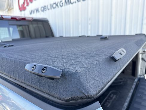 Used 2024 GMC Sierra 1500 AT4 w/ Technology Package image 5