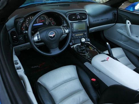 Used 2009 Chevrolet Corvette Convertible w/ Preferred Equipment Group RWD image 16