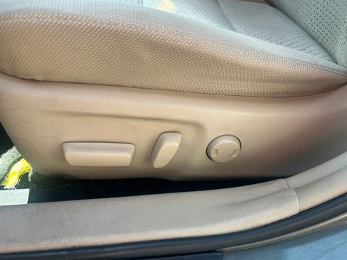 Used 2014 Toyota Camry LE image 12