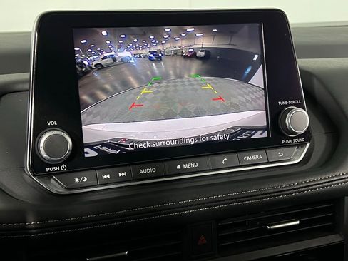 Used 2024 Nissan Rogue SV image 17