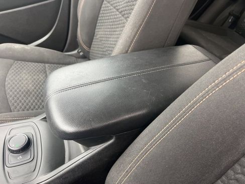 Used 2018 GMC Terrain SLE image 28