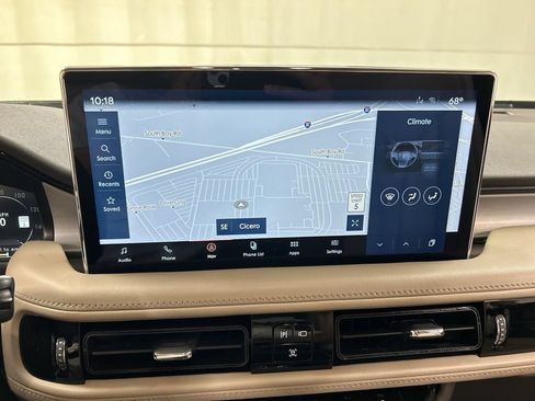 Used 2022 Lincoln Nautilus AWD w/ Premium Package image 16