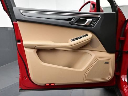 Certified 2023 Porsche Macan AWD/4WD image 7