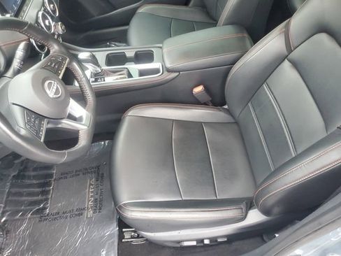 Used 2024 Nissan Sentra SR w/ SR Premium Package image 18