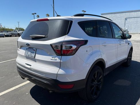 Used 2017 Ford Escape SE w/ Equipment Group 201A FWD image 5