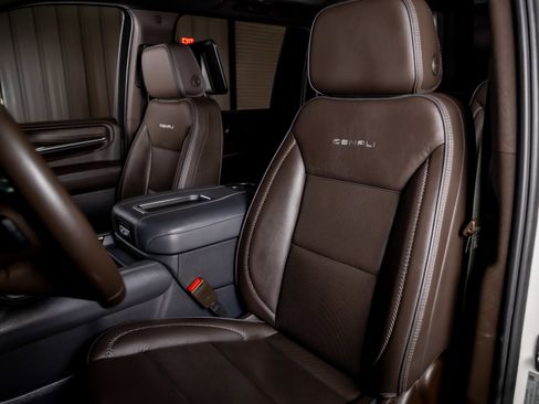 Used 2021 GMC Yukon XL Denali w/ Denali Ultimate Package image 4