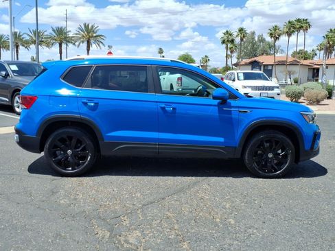 Certified 2023 Volkswagen Taos SE w/ Black Wheel Package FWD image 8