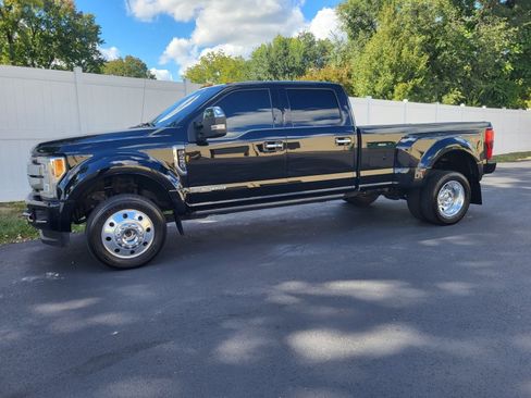 Used 2017 Ford F450 Platinum w/ Platinum Ultimate Package image 3