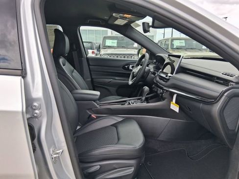 New 2026 Jeep Compass Latitude image 25